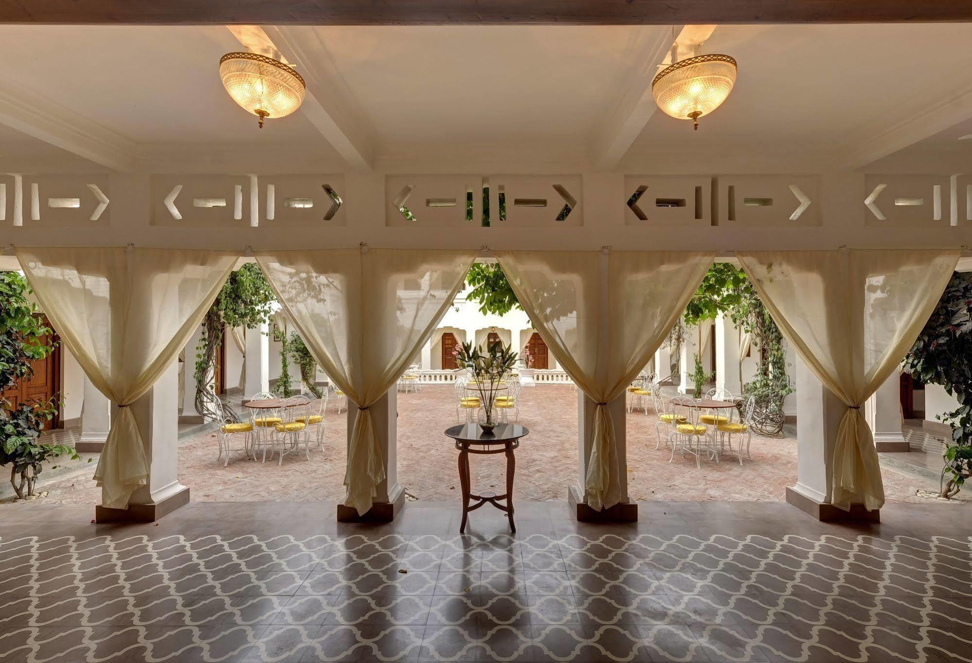 Saraca Hotel Лакхнау Екстер'єр фото
